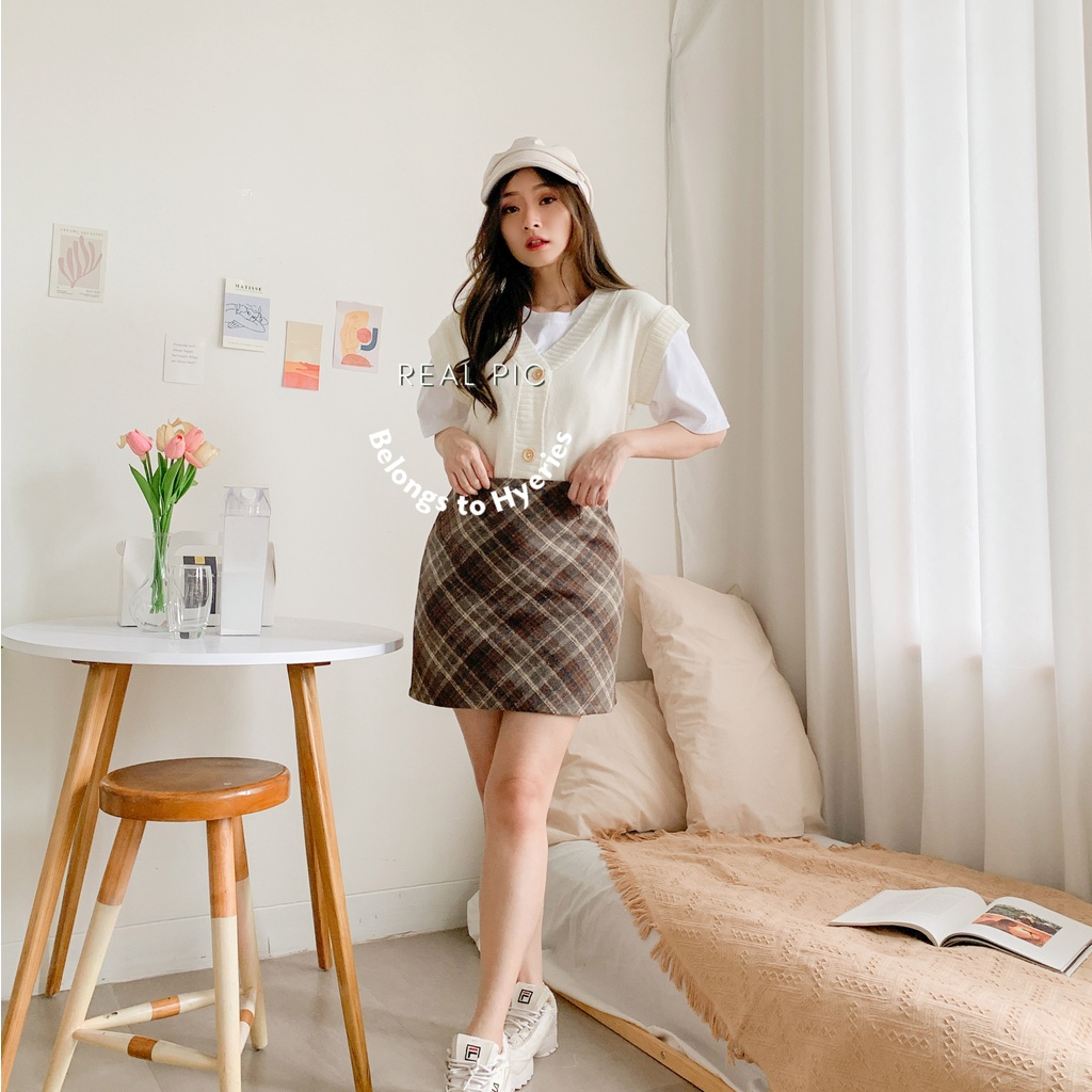 HYERIES Yeona Knit Vest /  Atasan Casual Wanita / Vest Rajut Wanita Oversize / Button Vest Kancing/ Vest Korea / Knit Vest Jumbo Bigsize / Vneck Knit Vest / Rompi Rajut / Korean Knit Top / Baju Korea / Vest Polos / Vest Beige / Korean Sleeveless Knit Wear