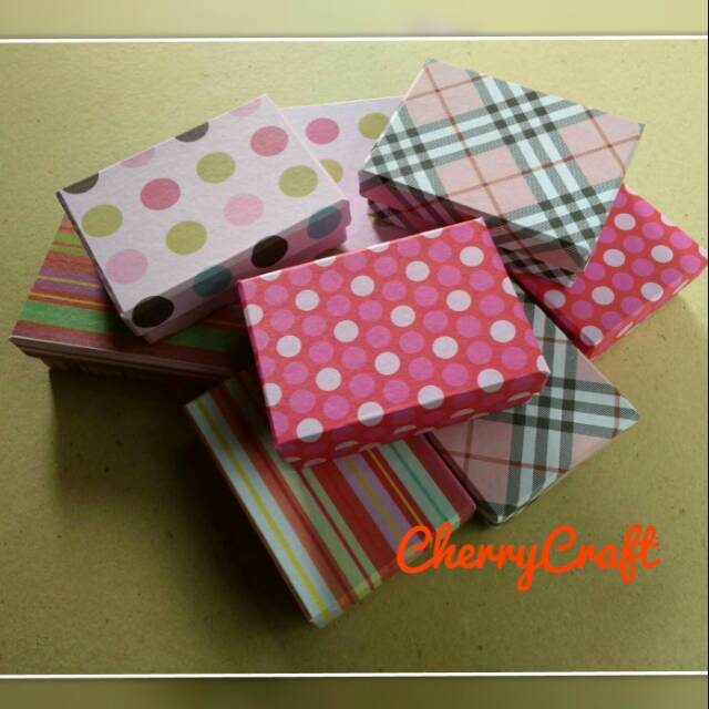 

Kotak Kado Packing ukuran 7x5x3 cm motif shabby RANDOM