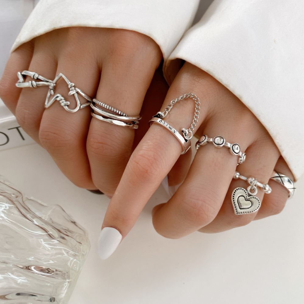 7pcs / Set Cincin Adjustable Bentuk Hati Warna Silver Gaya Punk Untuk Wanita