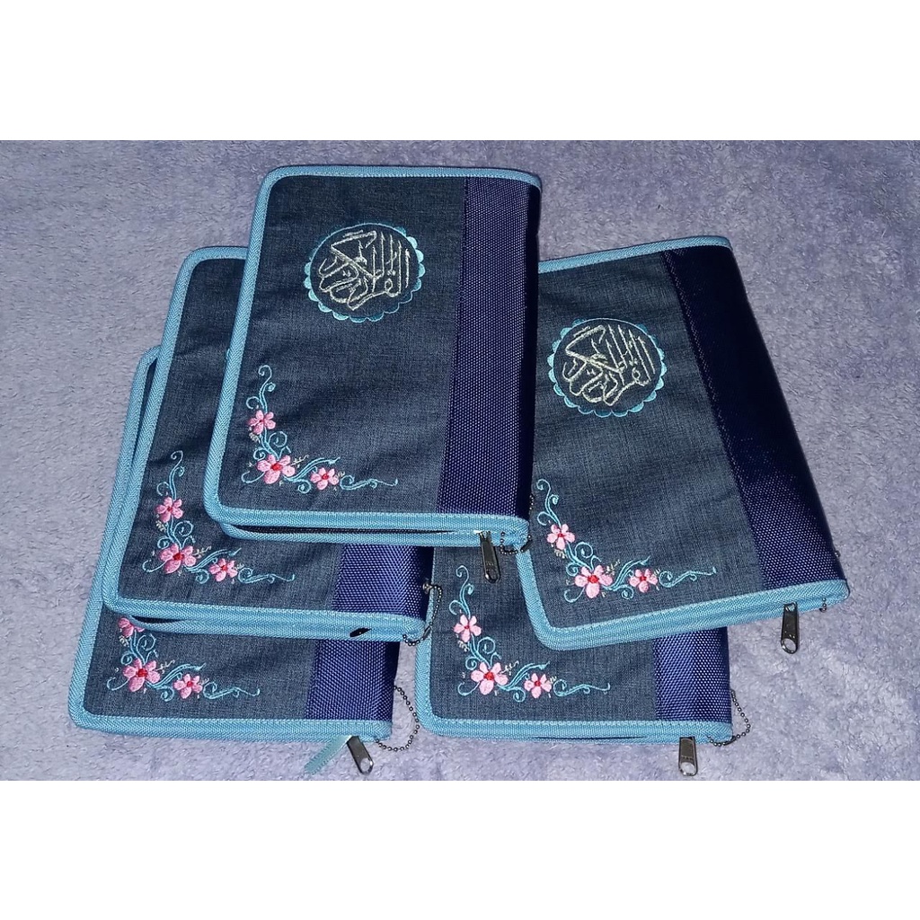

Sampul khusus Mushaf Al Qur'an Bordir Ukuran ketika dibuka 36x23 khusus untuk Al Qur'an standar ukuran 14x20x3