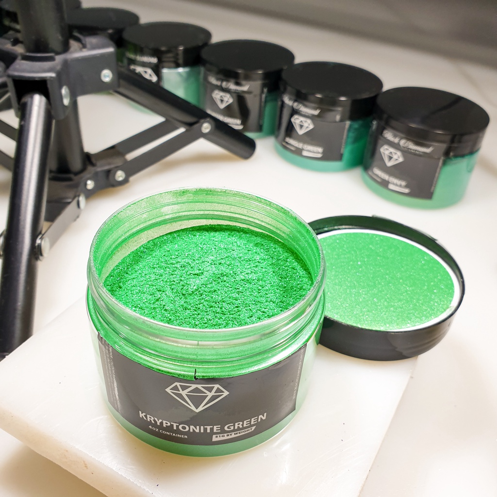 

SINGLE TONE KRYPTONITE GREEN BLACK DIAMOND 5 GR PIGMENT SOAP CANDLE