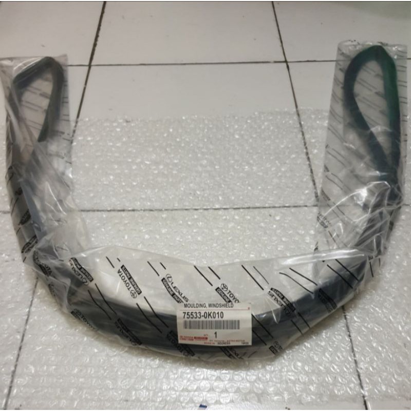 Karet list lis moulding kaca depan kijang innova ORIGINAL