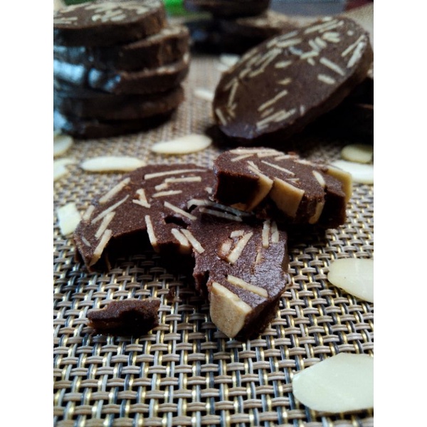 

chocolate almond cookies / kuker coklat almond / kue kering choco almond