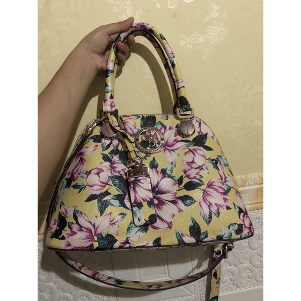 Preloved Tas Guess Original Store