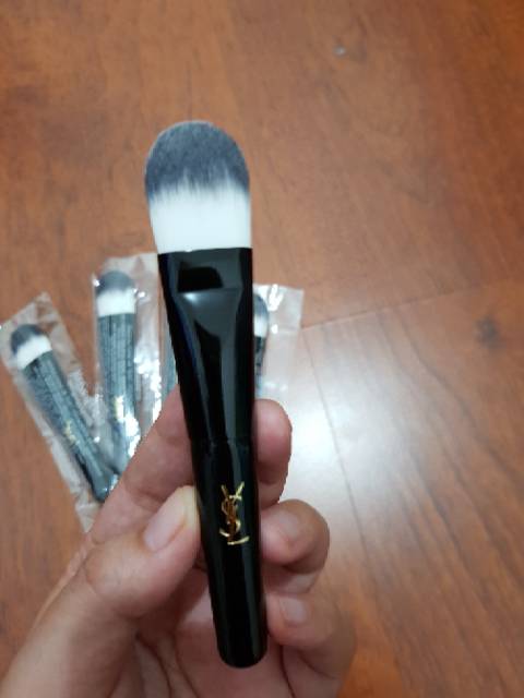 Ysl Brush Foundation Original 100%