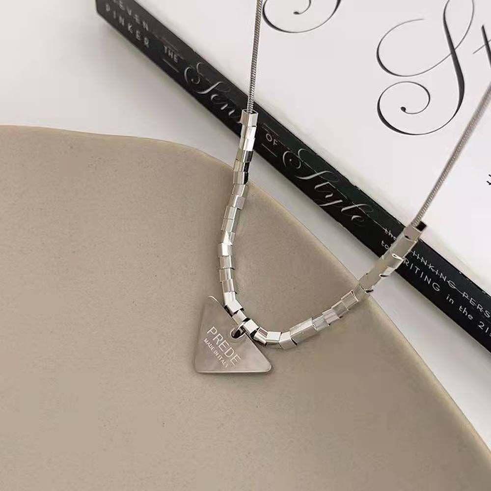 Needway Segitiga Liontin Kalung Punk Gadis Keren Segitiga Liontin Fashion Perhiasan Cubic Beads Titanium Steel Huruf PREDE Gaya Korea Wanita Kalung