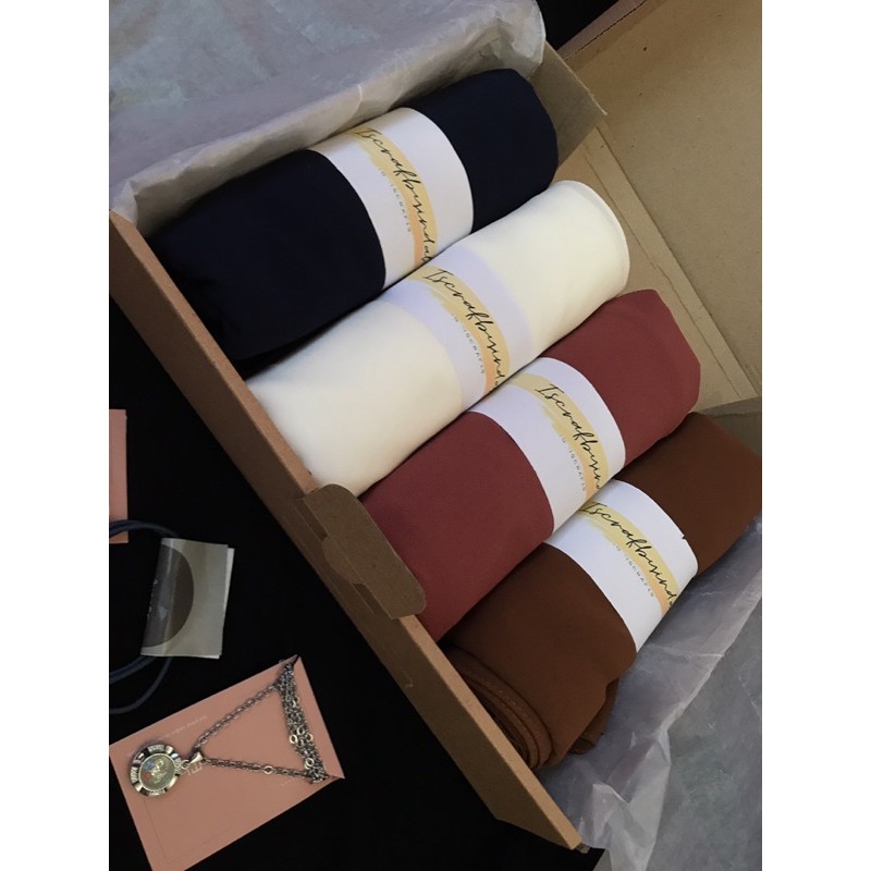 

PAKET HAMPERS/PAKET KADO/1box isi 4pc/PASMINHA CERUTY IMPOR ISCRAF