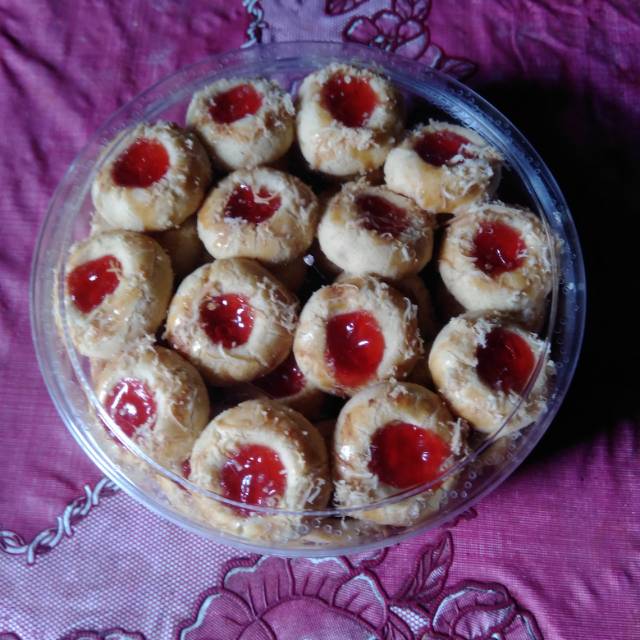

Kue Nastar Strawberry