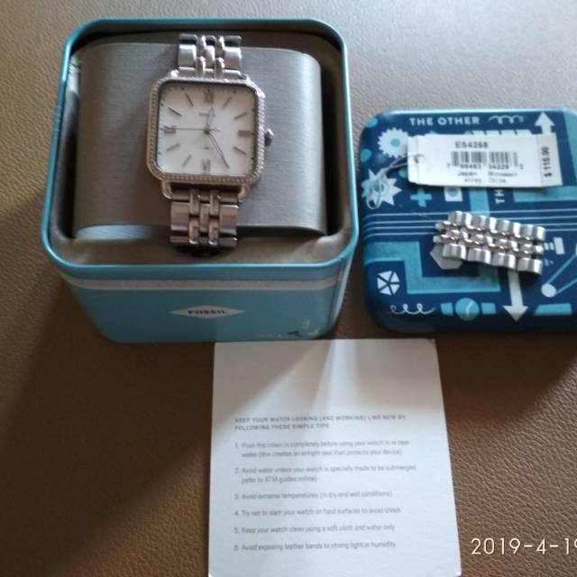 

Fossil ES4268 pl vgc no defect pemakaian wajar lengkap tag tin box