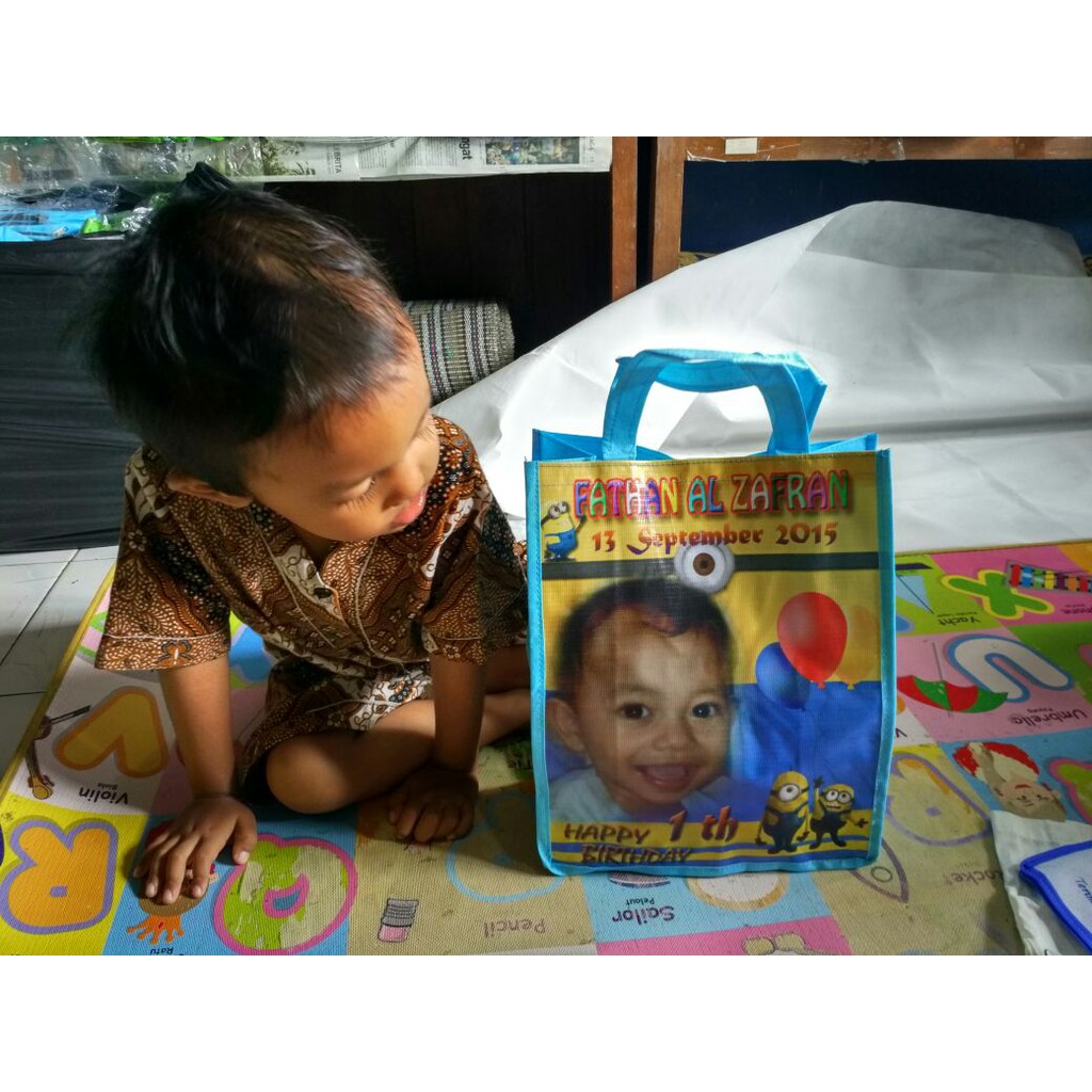 

Tas Ulang Tahun Depan Full MMT Full Color Bebas Request Warna Desain Oke