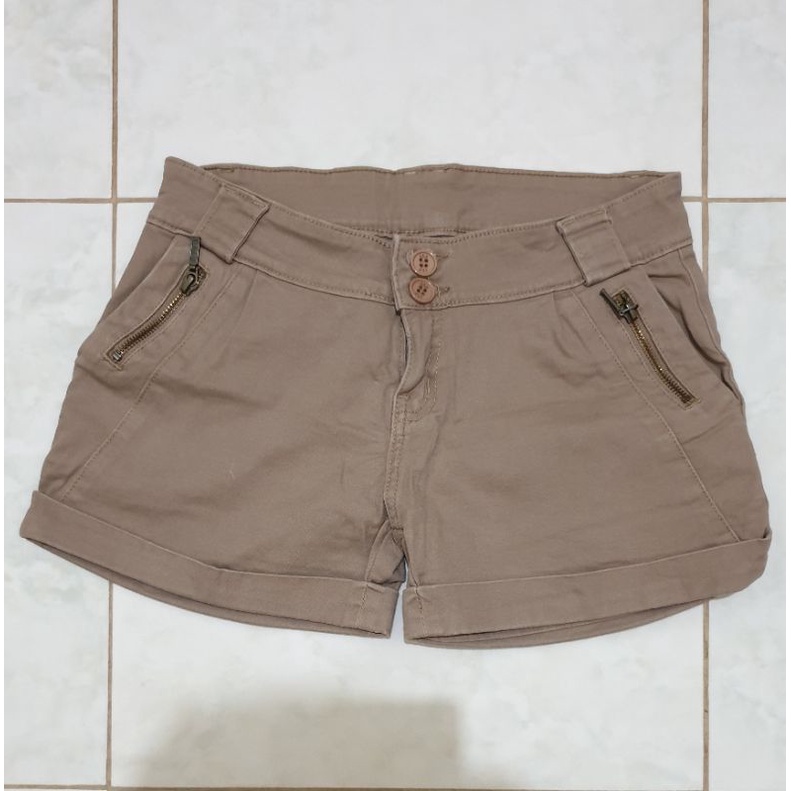 celana pendek AKO