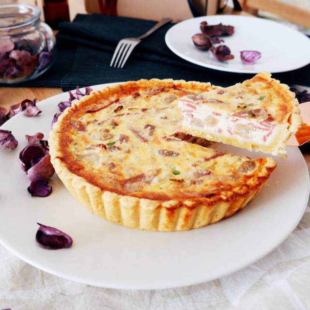 

RACIKAN MEIMEI Quiche Lorraine (pie daging sayuran) with Premium Ingredients