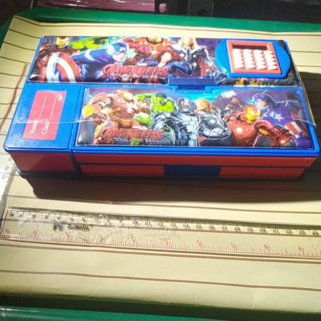 

Tempat Pensil Dua Sisi Jumbo AVENGERS Kalkulator KJ6705-AVG