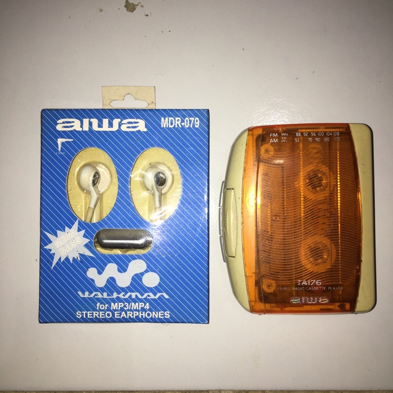 walkman kaset aiwa + headet aiwa baru