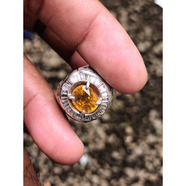 yellow sapphire iket perak