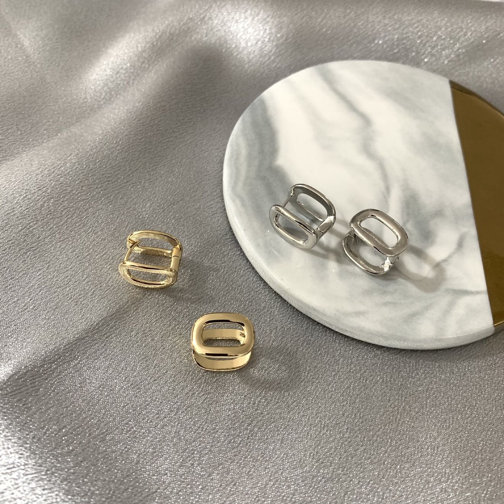 Anting Hoop Bentuk Oval Bahan Tembaga Warna Solid Gaya Retro Korea Untuk Wanita