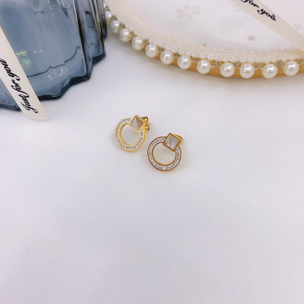 Lingkaran Sederhana Anting Baja Titanium Bulat Putih Shell Zirkon Anting Eropa Amerika All-Match Fashion Anting Anti Karat