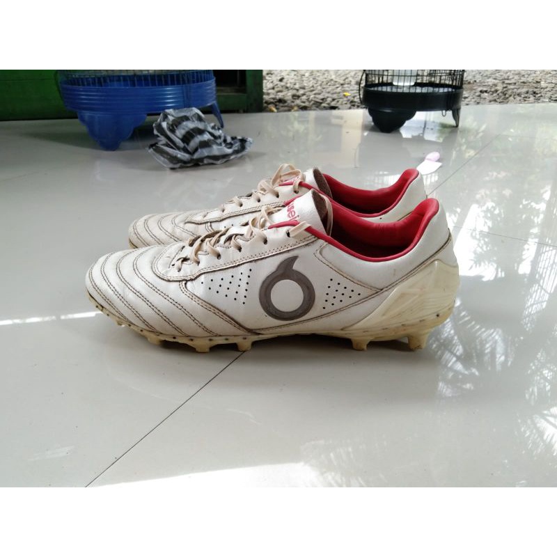 sepatu bola Ortus seken