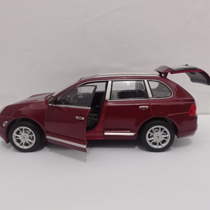 Diecast Porsche Cayenne turbo Welly 1:24 miniatur mobil koleksi murah