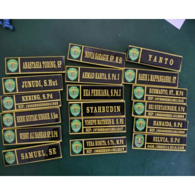 

Papan nama dada peniti PNS KARYAWAN PEGAWAI