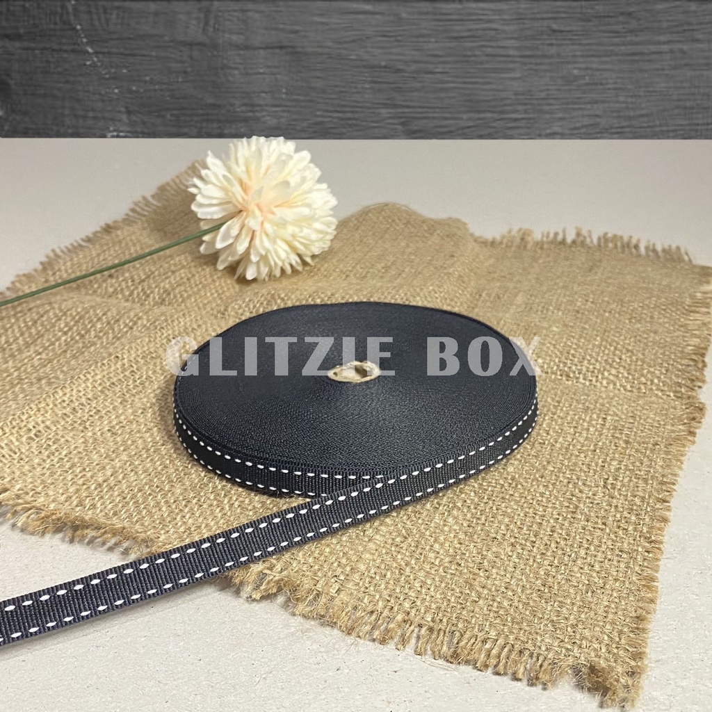 

PITA POLYSTER GARIS 1 CM | Pita Motif Pita Bintik Pita Polos Pita Grossgrai Pita Kado Pita ID Card Hiasan Dekorasi Twill Tape