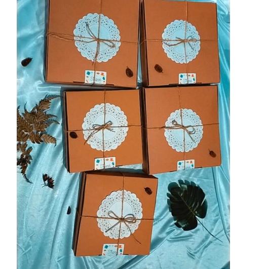 

Berani Coba✔️ HAMPERS KUE KERING | PAKET KUE KERING | HAMPERS LEBARAN | GIFT BOX ISI 4 TOPLES #PRICEPOOL