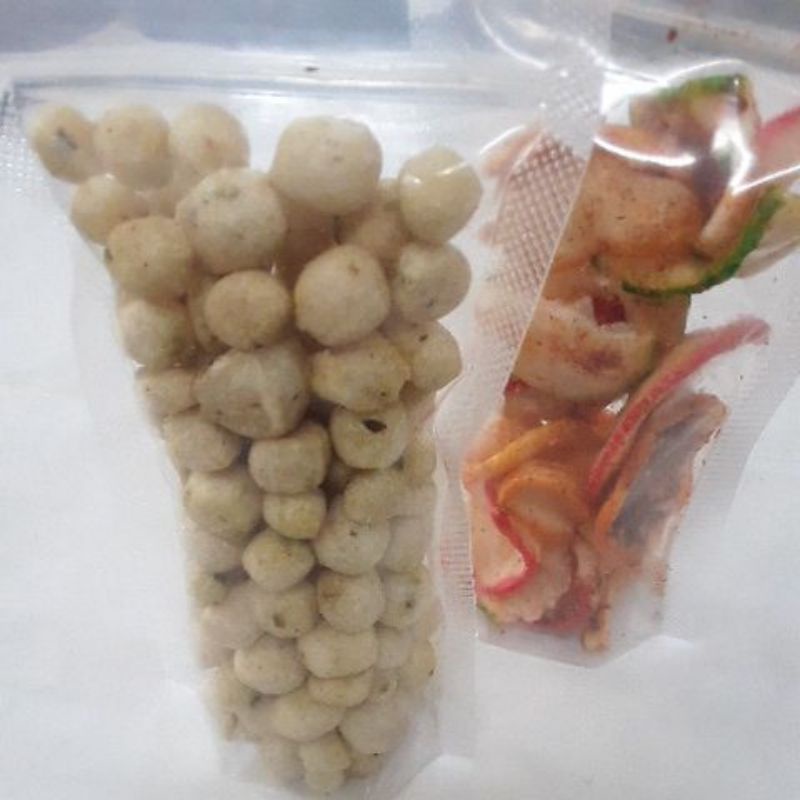 

Kriuk keripik BTS, seblak, pilus dan aneka keripik gurih, pedas, asin