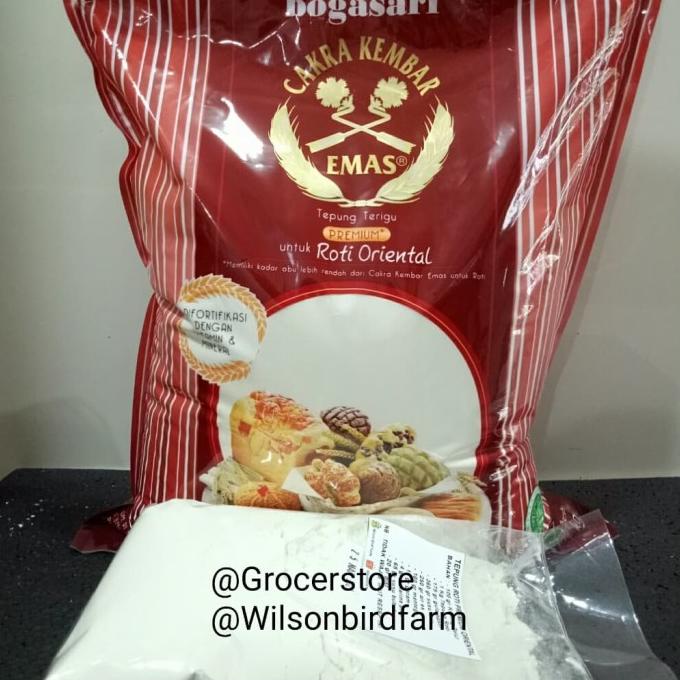 

Tepung Roti Oriental Premium Cakra Kembar Emas Repack 1 kg
