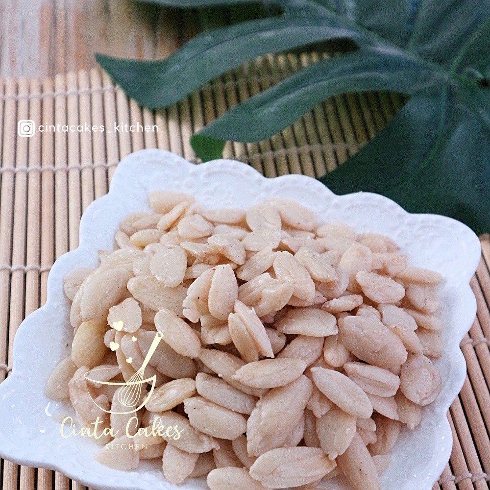 

Kacang Kenari utuh 100 gr