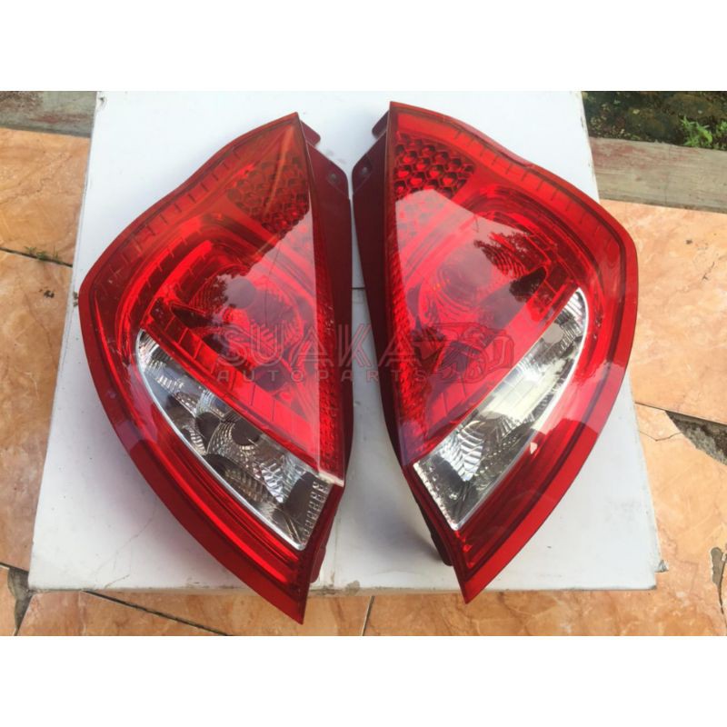 Headlamp lampu belakang ford fiesta