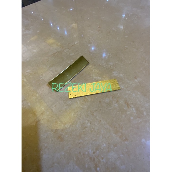 

BAHAN PLAT KUNINGAN NAME TAG PAPAN NAMA KUNINGAN POLOS