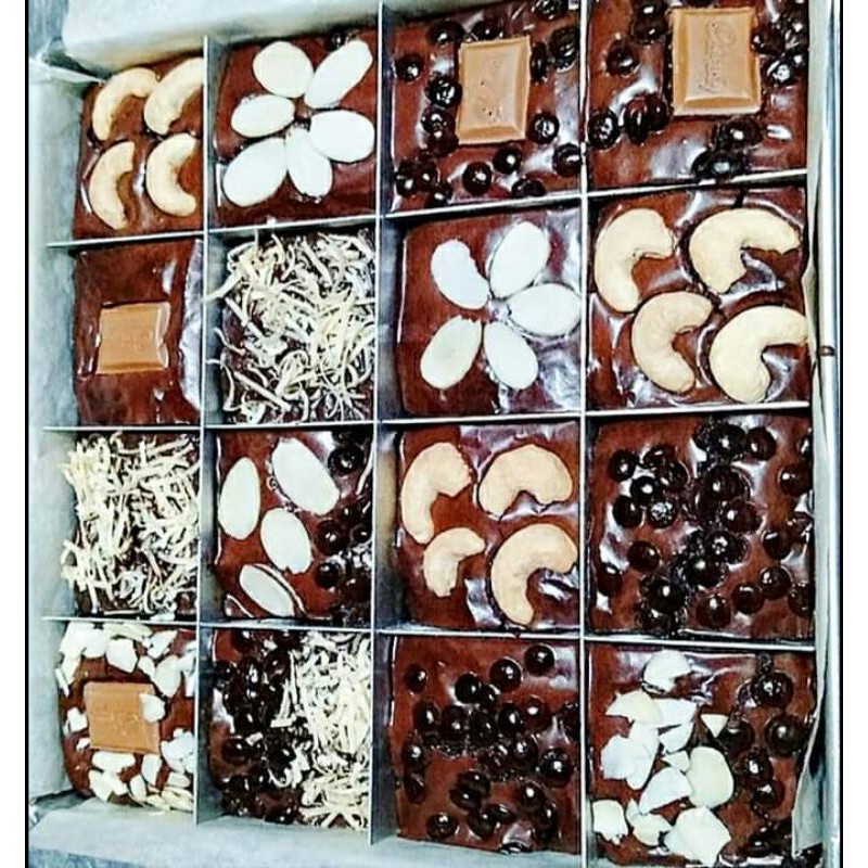 

FudgyBrownies/Shiny crust 20x20 25 22x22 36 ptg mede &silverqueen@