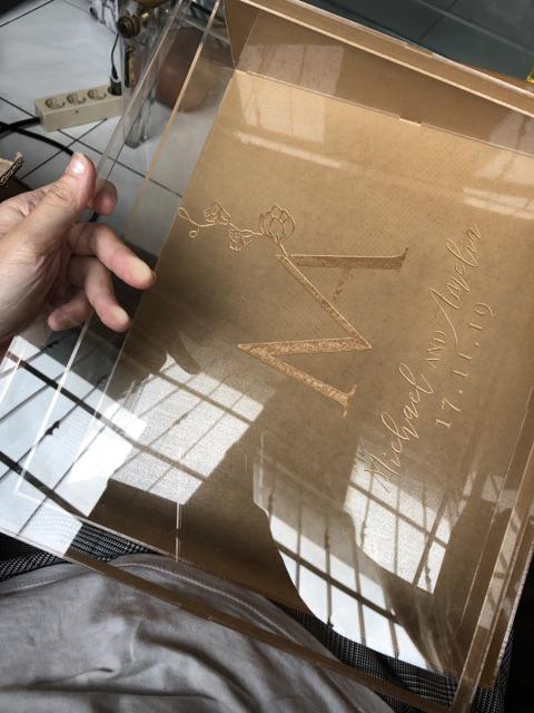 Box, Kotak Akrilik Bening Tanpa Engsel. Dengan Grafir