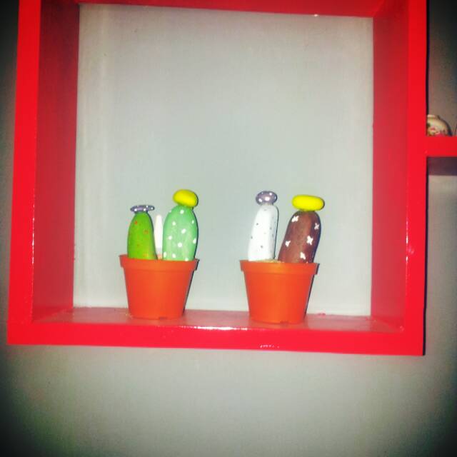 Kerajinan batu bentuk kaktus