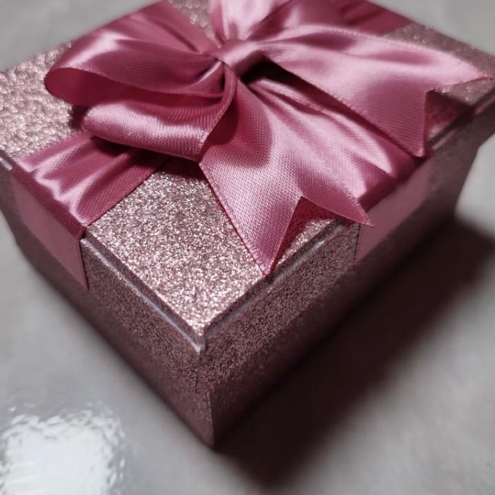 

Terlaris KOTAK KADO GLITTER PINK HARDBOX HAMPERS BOX !