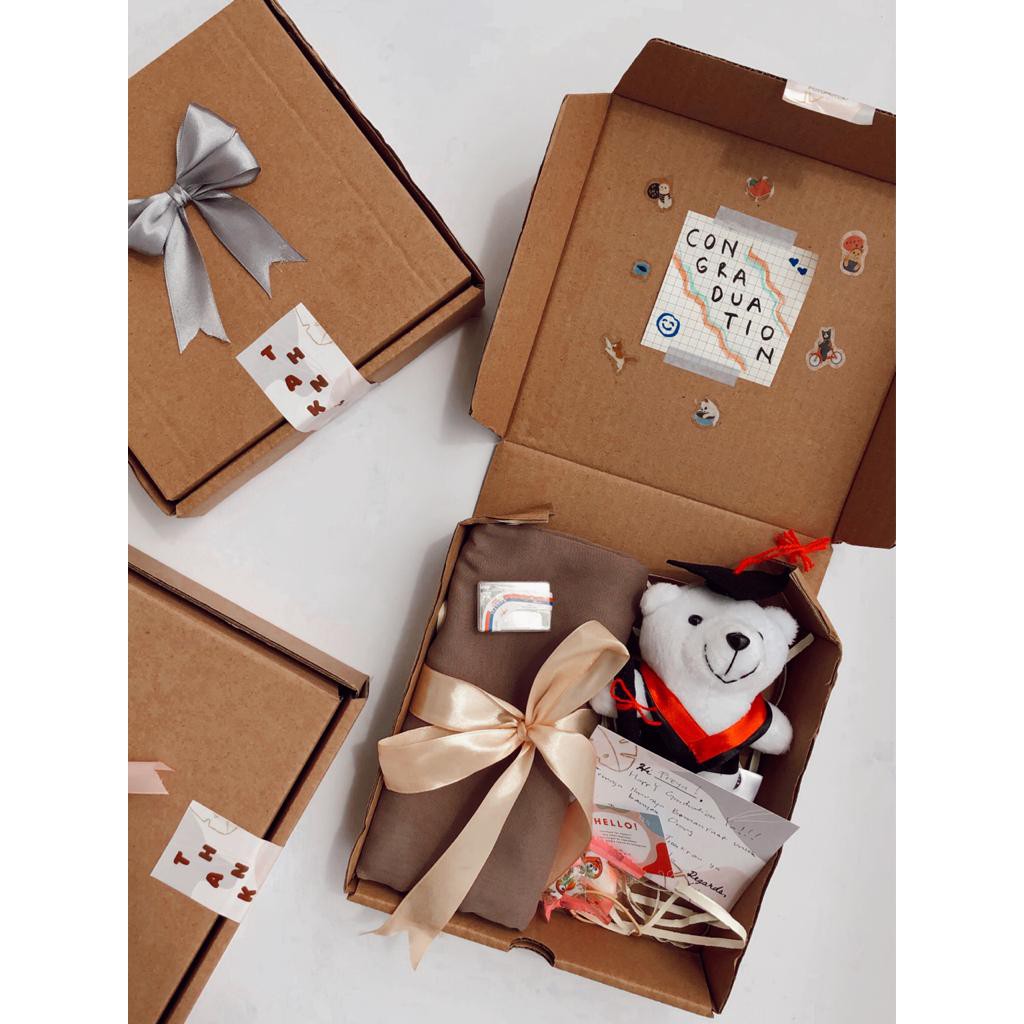 

HIJAB BOX / SAJADAH BOX / KADO PASANGAN / KADO SIMPLE / KADO MURAH / KADO CEWEK / KADO WISUDA