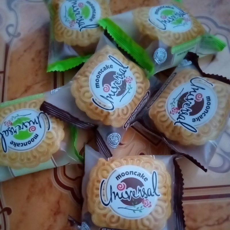 KUE BULAN MOONCAKE ROTI MOON CAKE LEMBUT VIRAL UNIVERSAL 60G VARIAN RASA COKLAT KACANG IJO ORIGINAL