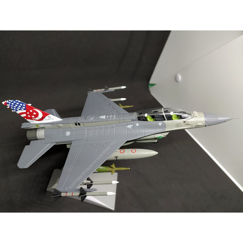 Diecast Pesawat Jet Tempur F-16 D Fighting Falcon AU Singapura Skala 72