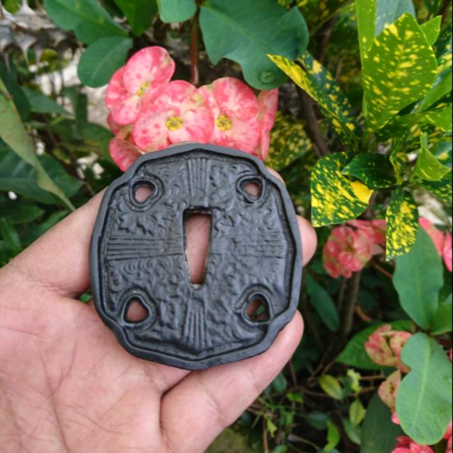 TSUBA KATANA PEDANG SAMURAI HIMAWARI JIBBANO