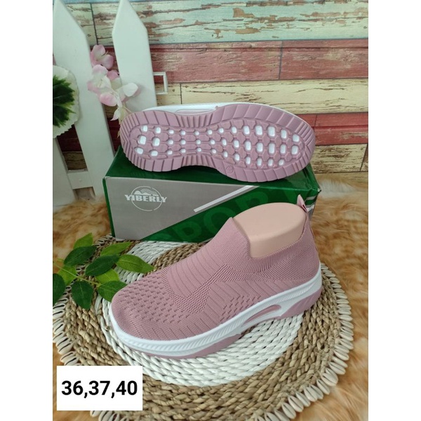 Sepatu Wanita slip on. Branded import  YIBERLY