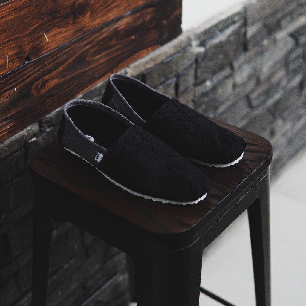 BAYAR DI TEMPAT [COD] !! SEPATU CASUAL SANTAI SLIP ON  WAKAI SEPATU PRIA KASUAL KEREN MURAH