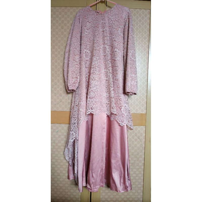 PRELOVED Dress brukat warna salem kecoksuan