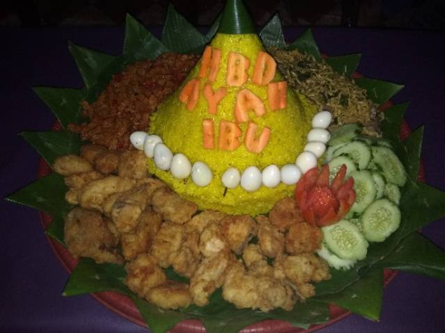 

Nasi Tumpeng