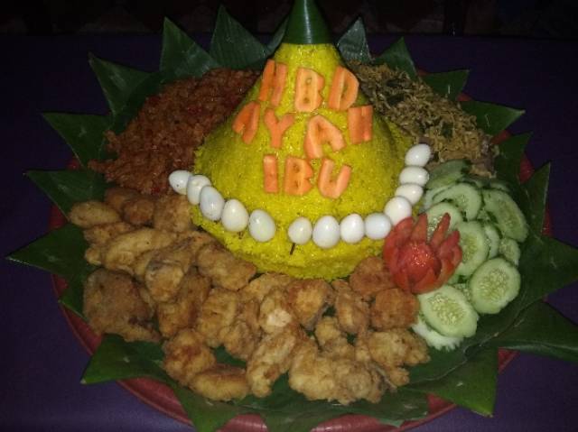 Nasi Tumpeng