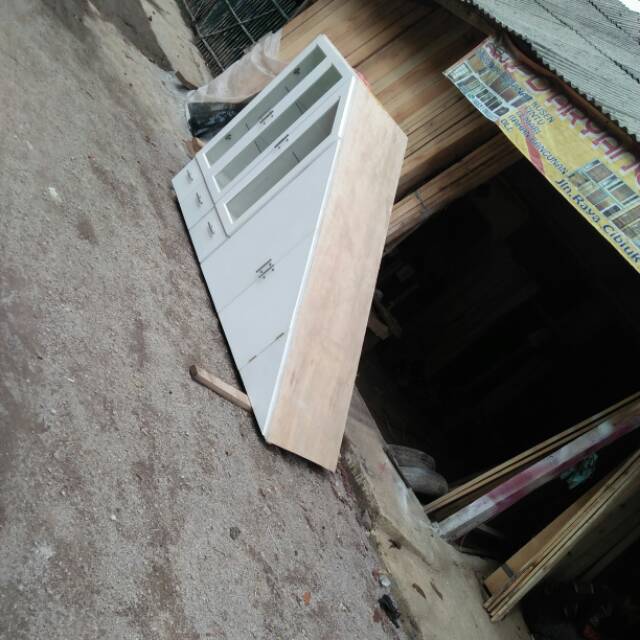 Lemari bawah tangga