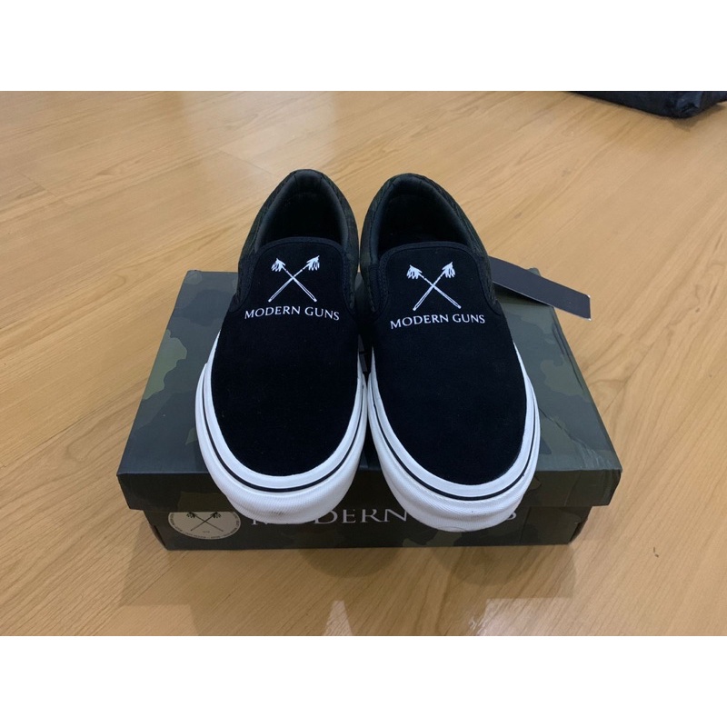 For Sale sepatu slip on Beazt x Modern Guns