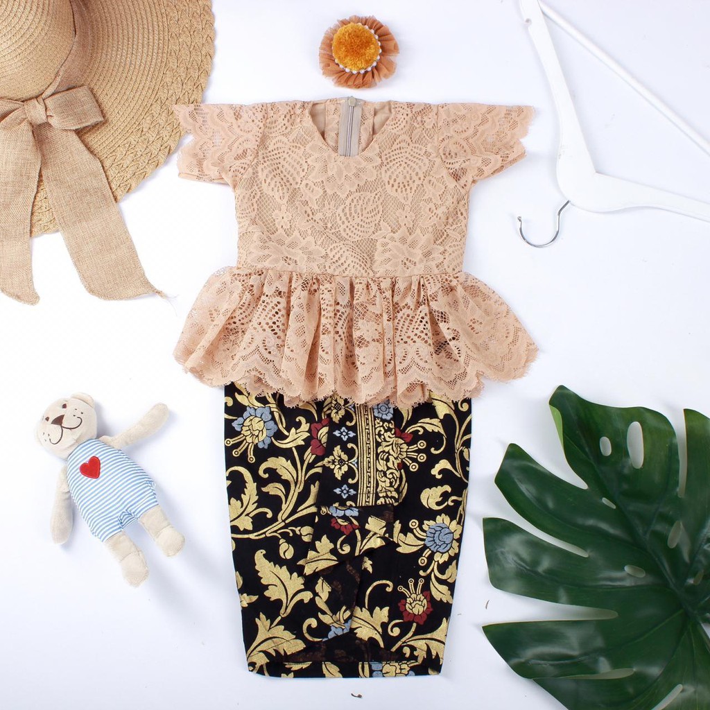 Azzafran – Kebaya Tania Anak Perempuan Kombinasi Brokat dan Kain Batik
