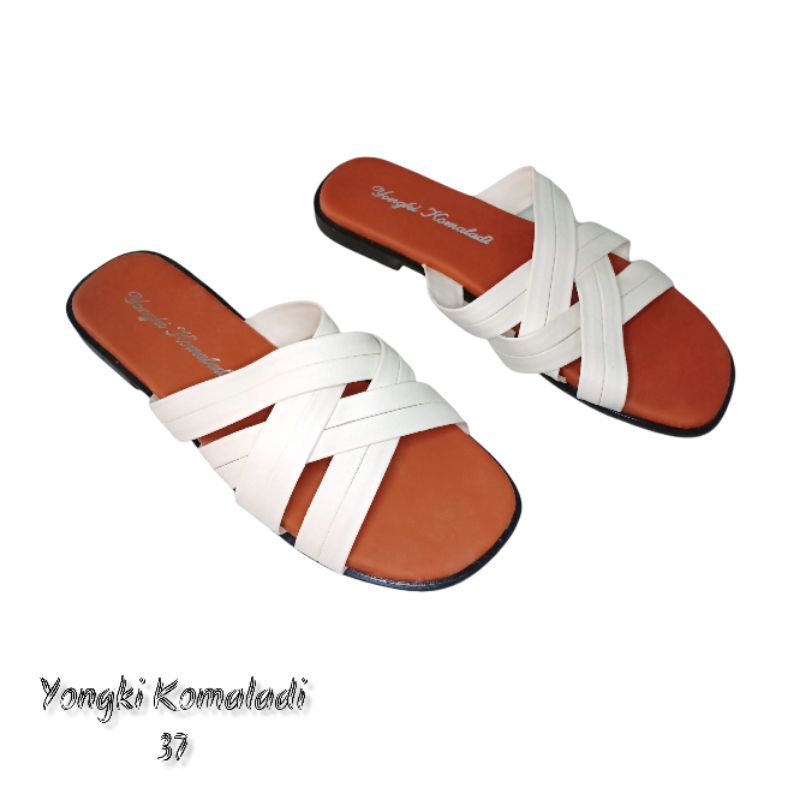 YONGKI KOMALADI S  Sandal Yongki Komaladi Plus Dus