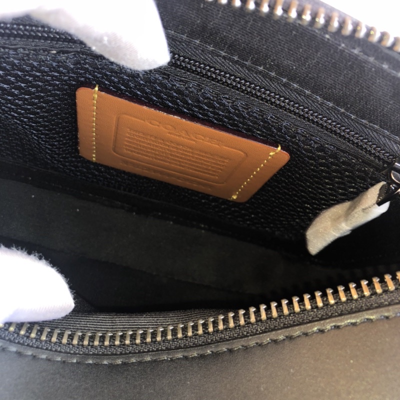CH Charter Crossbody 24 In Signature (C5341)