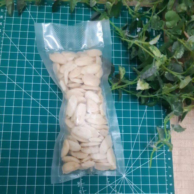 

kacang kenari utuh kupas 100gr